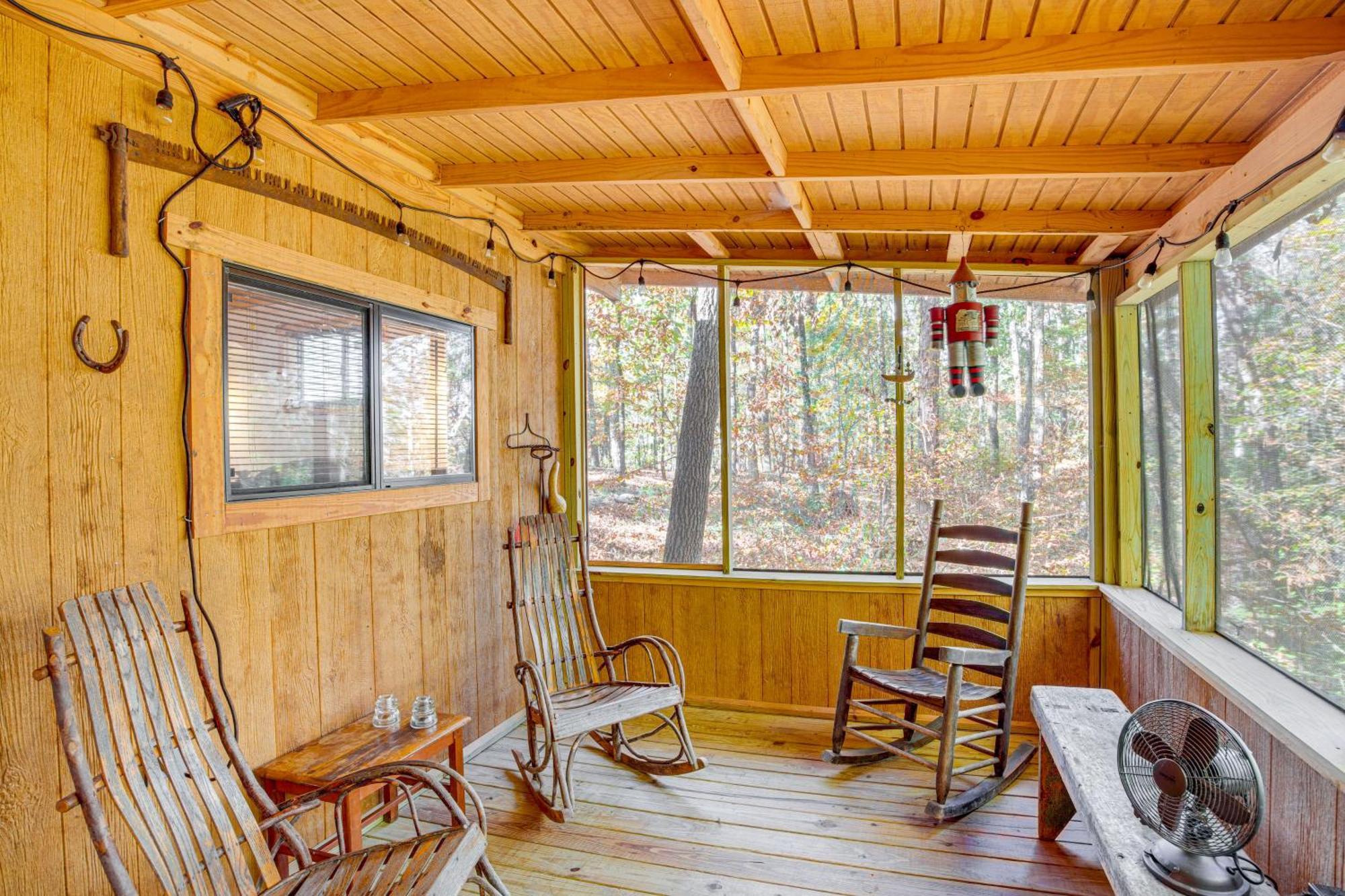 Secluded Tallassee Cabin With Fire Pit And Porch! Esterno foto